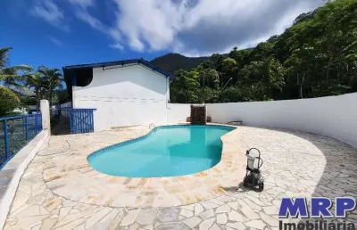 Apartamento em ubatuba com 2 dormitórios, com escritura, a 650 metros da praia do lázaro !