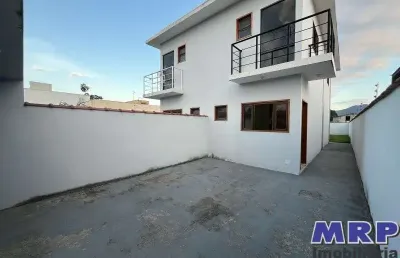 Imóvel novo a venda em caraguatatuba com 2 suítes, localizado em rua pavimentada no bairro do golfinhos.