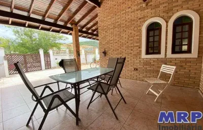 Casa a venda em ubatuba. + edícula. 5 dormitórios. praia da maranduba.