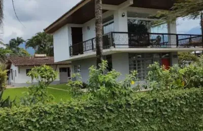 Casa em ubatuba, de frente para a marginal e a rodovia  na praia da maranduba
