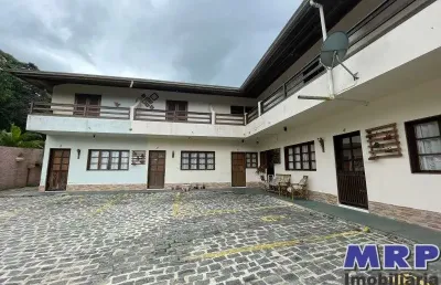 Sobrado á venda no sertão da quina em ubatuba. com escritura, aceita financiamento, próximo das cachoeiras;