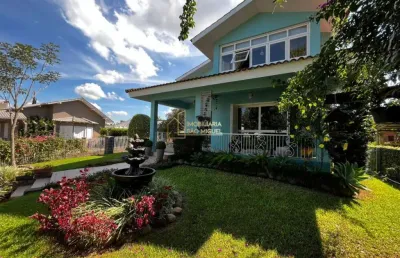 Casa de alto padrão com potencial comercial e localização privilegiada