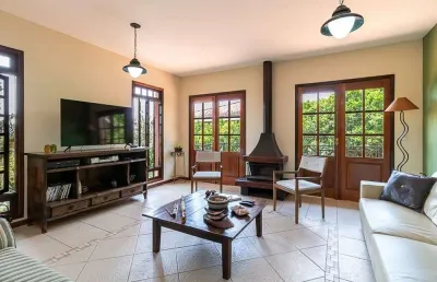 Casa em condomínio fechado com 4 quartos à venda na rua joão baptista villanova artigas, 160, jardim indaiá, embu das artes por r$ 1.750.000