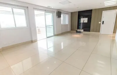 Sofisticação e conforto com vista permanente para o parque