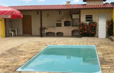 Casa independente, terreno de 700m2 e casa de 350m2.