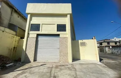 Ponto comercial de esquina em rua movimentada de santos