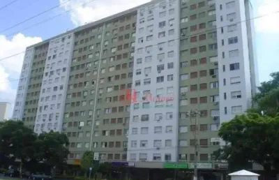 Na avenida ipiranga,1dormitório,reformado com infraestrutura.