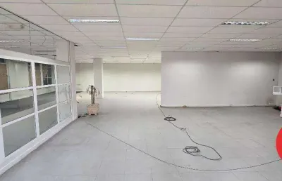 Prédio comercial de 800m² com 22 vagas pra venda/aluguel.