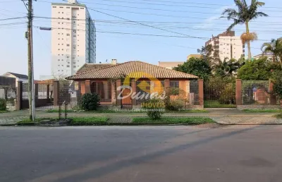 Residência e 02 apartamentos no centro de tramandaí