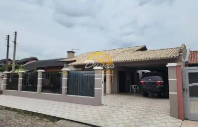 Ampla residência apenas uma quadra do mar em nova tramandaí
