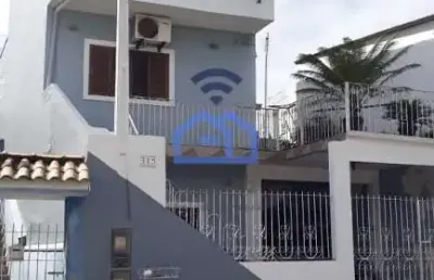 Sobrado à venda no bairro do tinga com 2 dormitórios, sala, cozinha, banheiro, área de serviço e qu