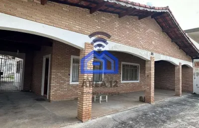 Duas casas geminadas à venda no bairro aruan - cada uma com quarto, sala, cozinha, banheiro e garag