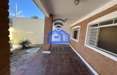 Sobrado à venda no centro - 5 dormitórios, sendo 1 suíte, sala grande, vagas para vários carros - c