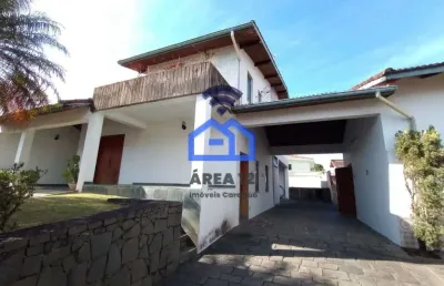 Sobrado à venda no bairro indaiá em caraguatatuba, com mais de 1000m² de área, localizado na avenid