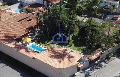 Casa à venda no bairro praia das palmeiras em caraguatatuba, sp - a 50 metros da praia com 4 dormit