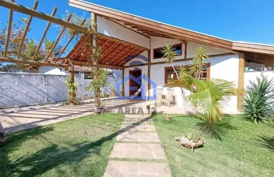 Casa à venda no bairro capricornio em caraguatatuba, sp com 2 dormitórios + edícula com 1 suíte a 7