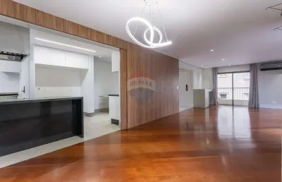 Apartamento com 3 suítes totalmente reformado na melhor rua do campo belo