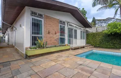 Casa térrea com piscina e edícula à venda no brooklin – ampla, confortável e muito bem localizada!