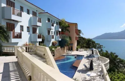 Lindo apartamento de 79m², com vista para o mar, oferecendo 2 dormitórios (sendo 1 suíte), sala, cozinha, 1 vaga de garagem e área de lazer completo