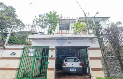 Casa espaçosa: 3 dormitórios, quintal, edícula e 2 vagas no campo belo