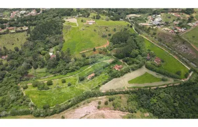 Gleba rural de 23.500 m² com uma linda casa em estilo rústico de 530 m² na cidade de piracaia