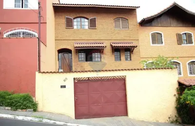 Sobrado com 3 dorms,sendo 1 suíte e vagas para 6 carros