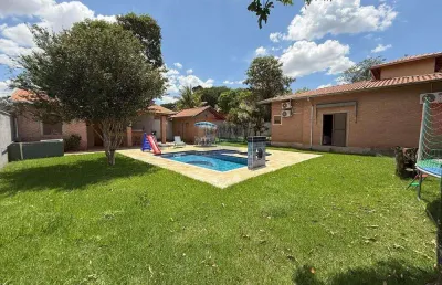 Chácara no bairro santa rita - piracicaba - 3 dorm, 2 suítes,  ar-condicionado, armários planejados, piscina e churrasqueira