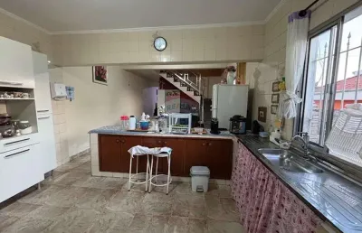Casa com 3 dormitórios, edícula e amplo espaço externo – ideal para van ou micro-ônibus!