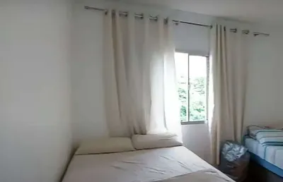 Apartamento de 55m² com um dormitorio e um banheiro.