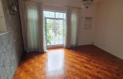 Sobrado em pinheiros de frente à escadaria da vila madalena