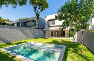 Sobrado a locação  943m², 4 dormitórios, 4 suítes, 6 vagas.