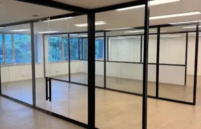 Sala comercial reformada, ótima iluminação, ar condicionado, copa, 4 vagas, vila olímpia