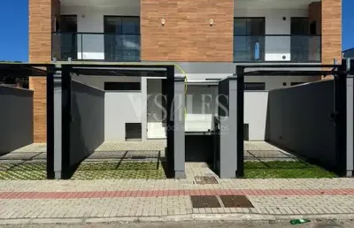 Imóvel no segundo andar com entrada individual, ampla sacada e acabamento diferenciado