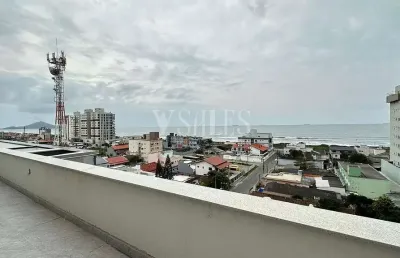 Linda cobertura no centro de navegantes com vista panorâmica para o mar   poucos metros da praia