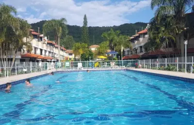 Casa triplex, cachoeira do bom jesus com acesso à praia