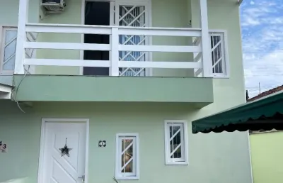 Sobrado duplex à venda com 2 quartos e escritura pública nos ingleses do rio vermelho
