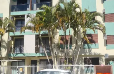 Apartamento à venda: 2 dormitórios - 300 metros do mar.
