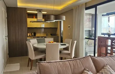 Cobertura finamente mobiliada com 140m², 3 quartos sendo 1 suíte, jacuzzi, 2 vagas e vista mar no kobrasol.