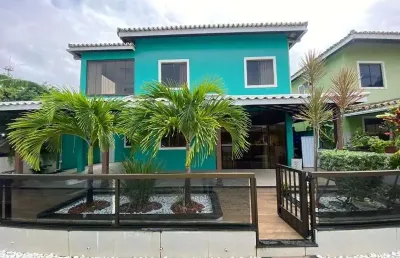 Casa em condomínio fechado com 4 quartos à venda na rua ministro antônio carlos magalhães, buraquinho, lauro de freitas, 200 m2 por r$ 985.000