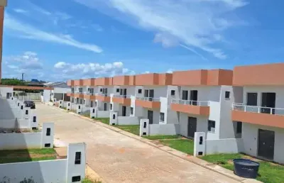 Casa em condomínio fechado com 4 quartos à venda na rua francisco das mercês, buraquinho, buraquinho, lauro de freitas, 128 m2 por r$ 700.000
