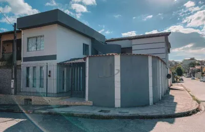 Maravilhosa casa de esquina com 4 quartos no jardim belvedere