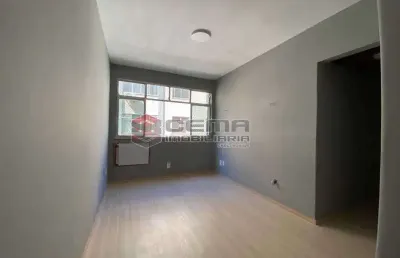Apartamento com 2 quartos à venda na rua pereira da silva, laranjeiras, rio de janeiro, 47 m2 por r$ 410.000