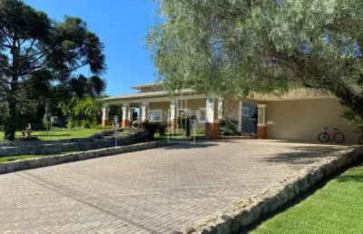 Casa térrea de alto padrão à venda no condomínio chácara natureza em foz do iguaçu.