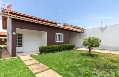 Casa térrea com 3 quartos, quintal amplo no bairro chapéu do sol, várzea grande. - ca5065