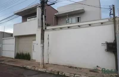 Casa com 4 quartos à venda na Travessa Alice Farias, 148, Centro Sul, Cuiabá