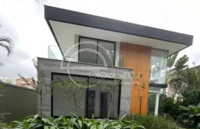 Casa de luxo em condomínio na barra da tijuca, rio de janeiro - 5 quartos, 4 suítes, 3 salas, 300m² de área!