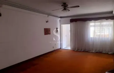 Sobrado de 171m², possui 4 dormitórios sendo 1 suíte, 2 salas e 2 vagas, à venda na região de saúde.