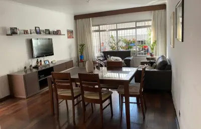 Campo belo - sobrado residencial de 200m² com 3 suítes e 4 vagas.