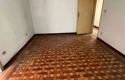 Saúde, casa térrea residencial de 300m² com 3 dormitórios, 6 vagas.