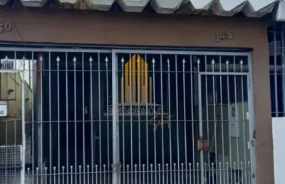 Pinheiros - casa assobradada de 56m² com 2 quartos, quintal, 1 banheiro e não possui vaga á venda